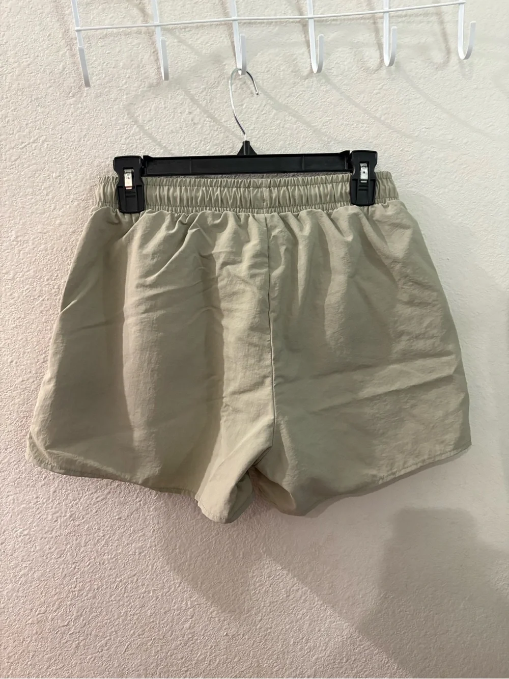 ALO Yoga Women's Athletic Shorts in Light Khaki